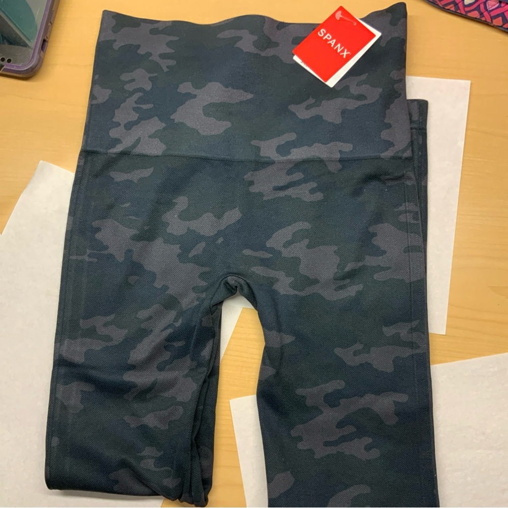 SPANX Camo Leggings - Black and Gray